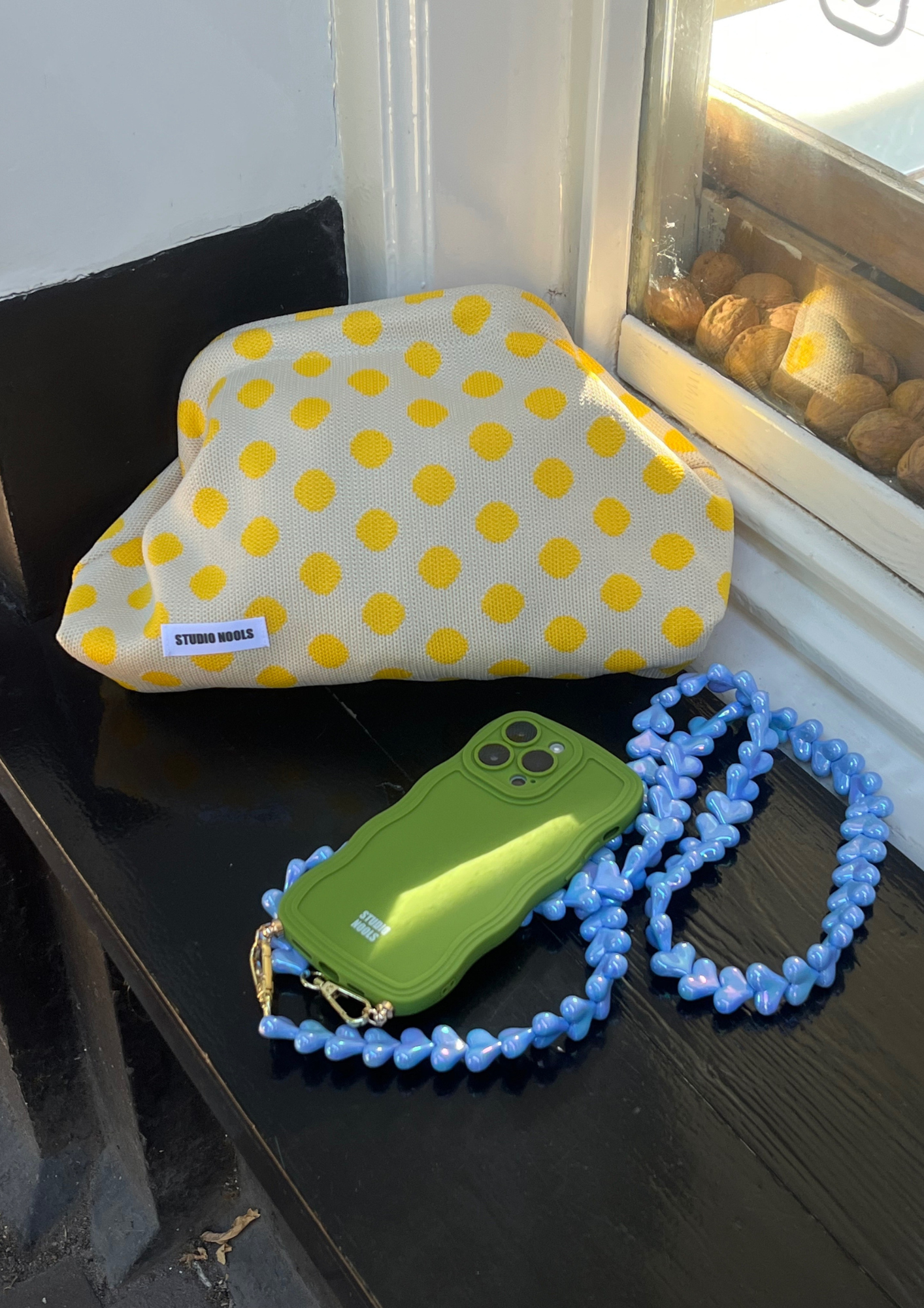 Nools phone case groen kleurrijk telefoonhoesje bold accessoire vrouwen
Nools phone case green colourful bold phone accessory women