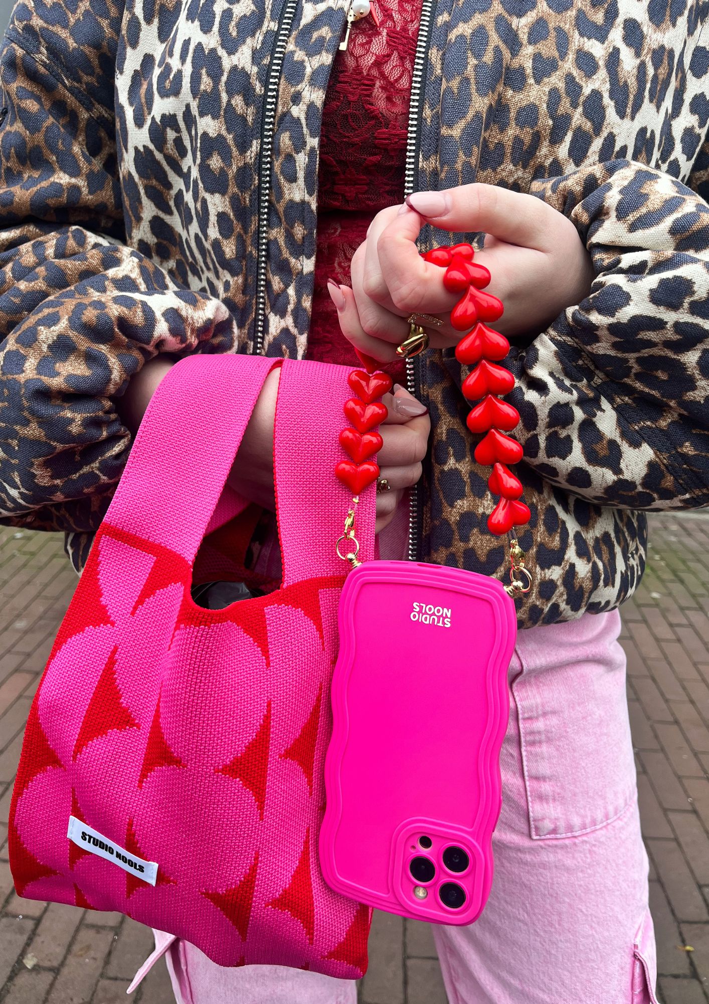 Heart phone cord rood hartjes telefoonkoord bold accessoire Nools vrouwen
 Heart phone cord red heart beaded phone cord bold accessory Nools women