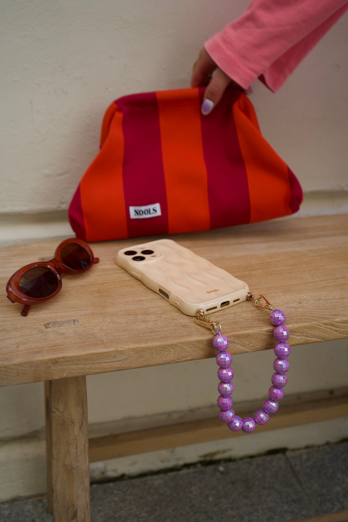 Disco phone cord lila paars telefoonkoord kralen bold accessoire Nools

Disco phone cord lilac purple beaded phone cord bold accessory Nools